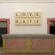 Láska-Nenávist, kostel sv. Vavřince, Klatovy