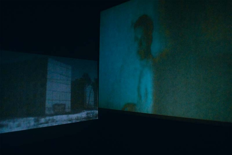 Zone, 2010, site-specific installation (video, photographs, darkness), Galerie 35m2, Praha