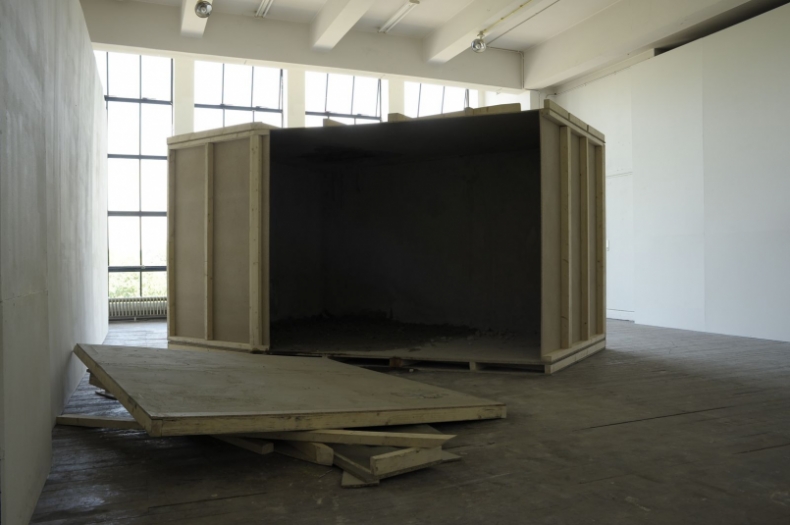 Unheimisch (Znepokojivý), 2010, instalace, cca 250 × 250 × 500 cm