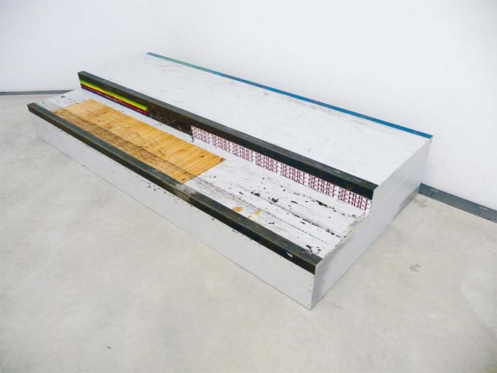 Curb, 2010, dřevo, kovové hrany, nálepky, 37 × 110 × 240 cm