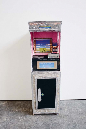 Moneymachine, 2010, papírový objekt