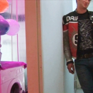 She Wants Crocodiles, 8‘ (video still) She Wants Crocodiles, 8‘ (video still)